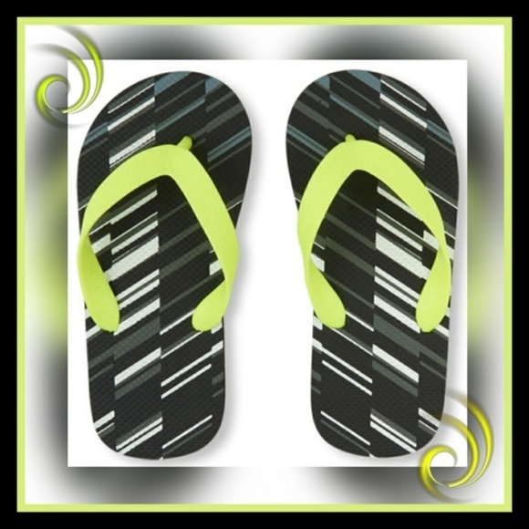 Children’s Place ✦ Toddler Flip Flops ✦ Blue Pixel Foam w/ Strap Sz 2 NWT - Picture 2 of 5